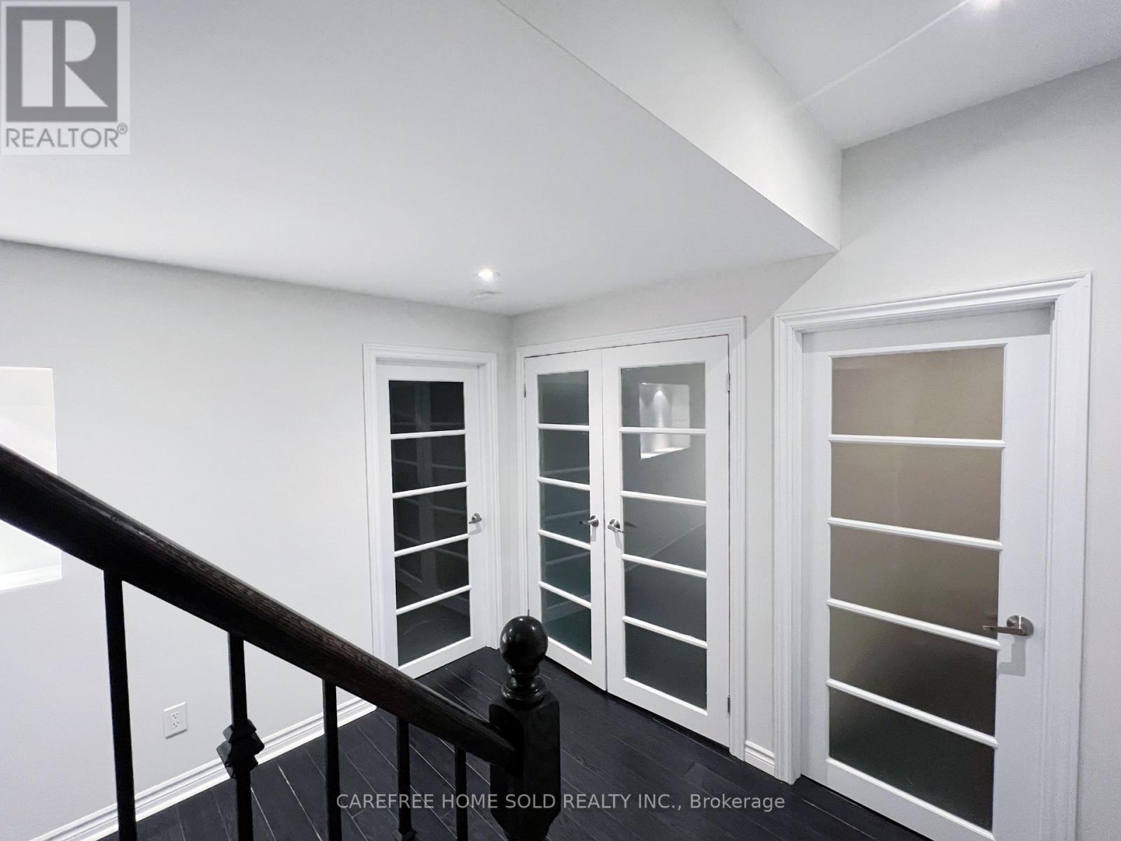 33 Oakmoor Lane Property Photo 28
