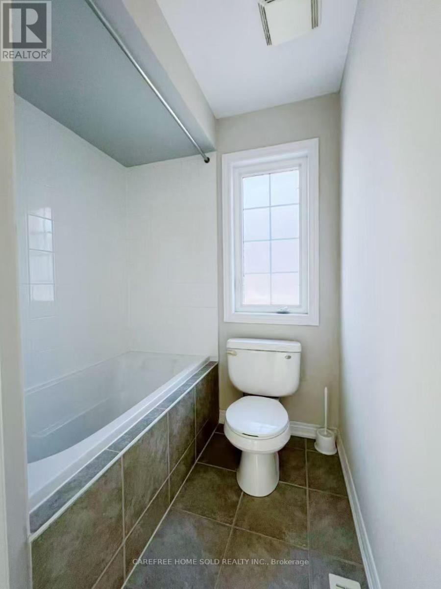 33 Oakmoor Lane Property Photo 32