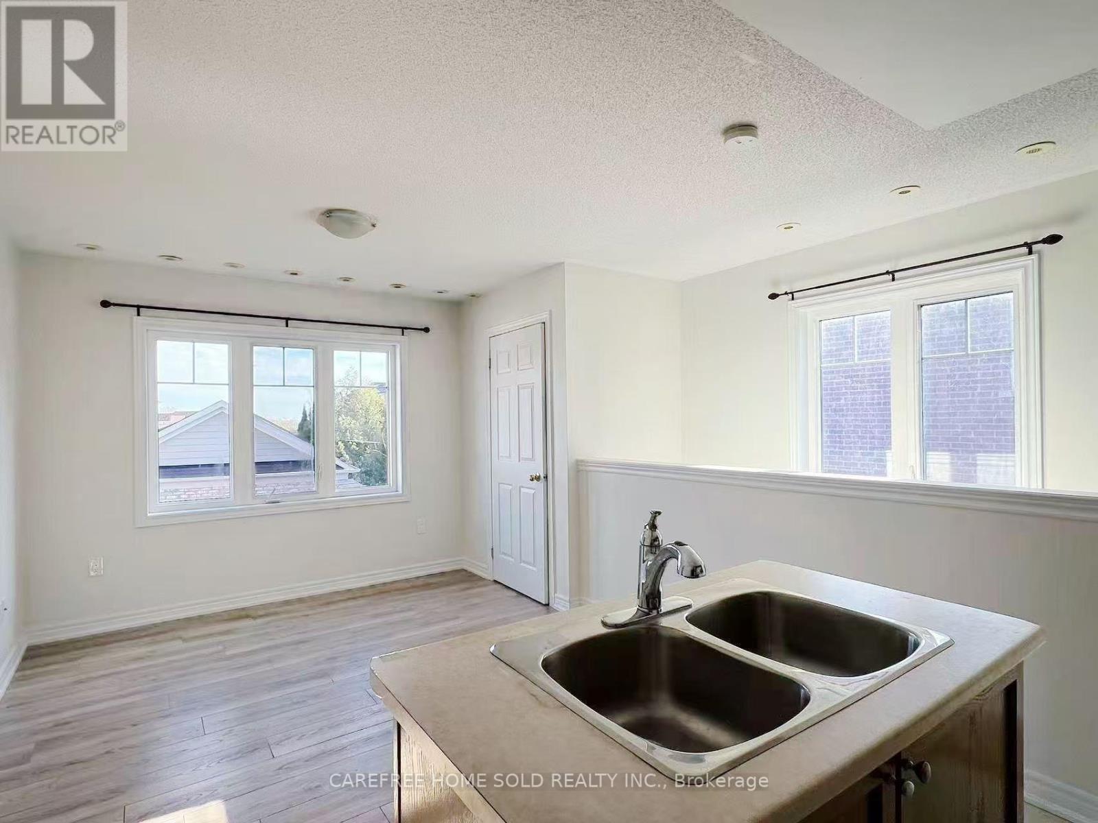 33 Oakmoor Lane Property Photo 39