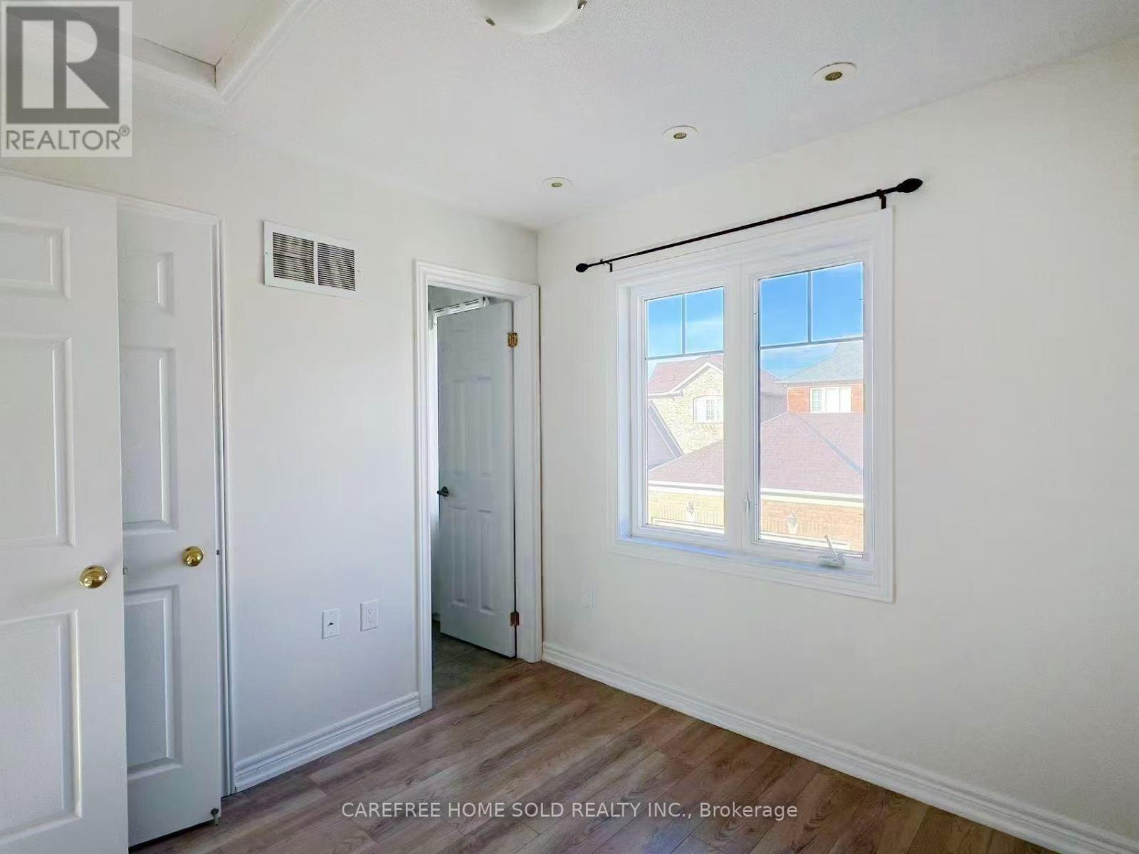 33 Oakmoor Lane Property Photo 40