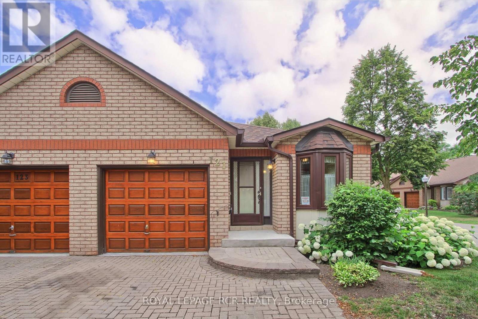 16 - 121 Green Briar Road Property Photo 1
