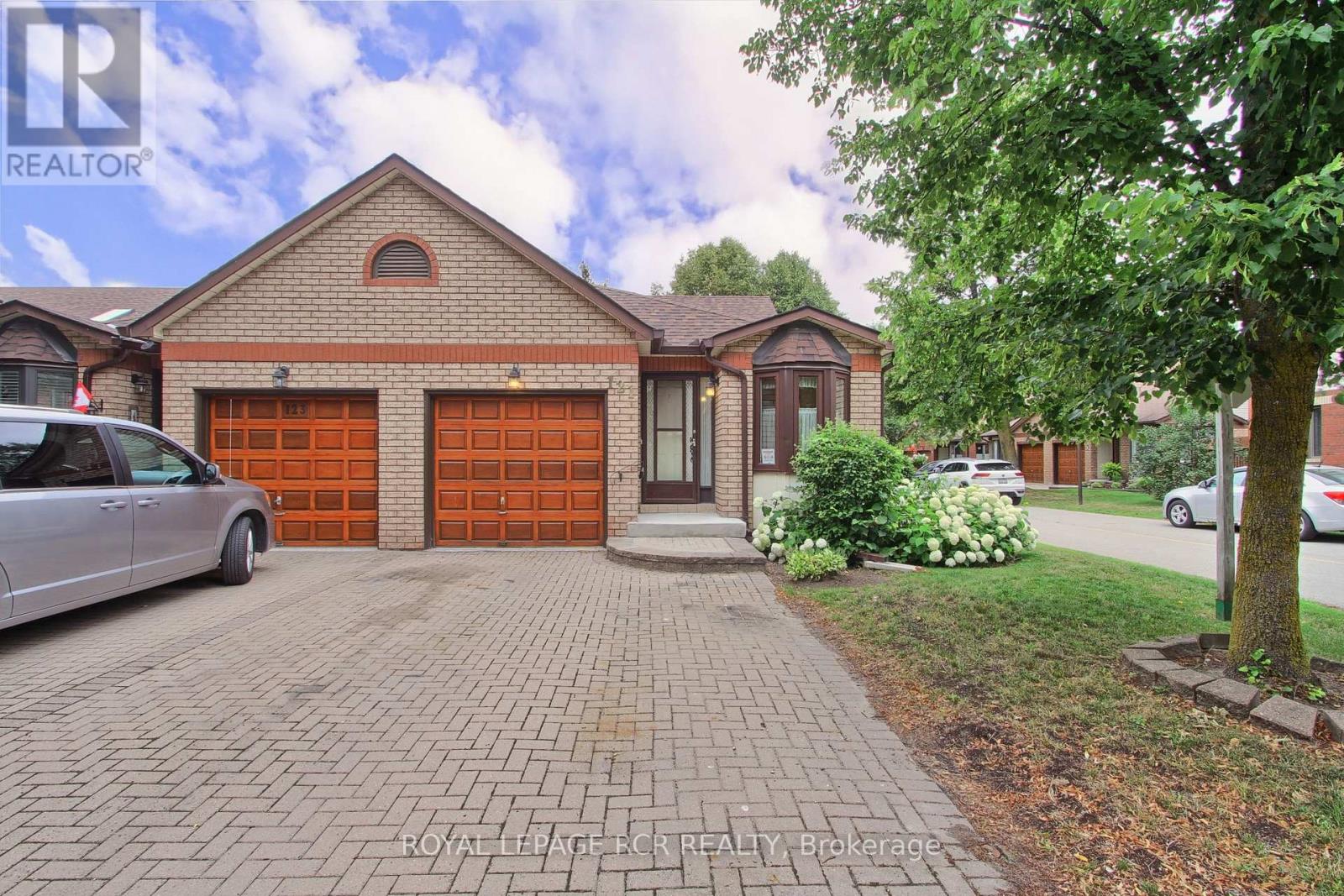16 - 121 Green Briar Road Property Photo 2