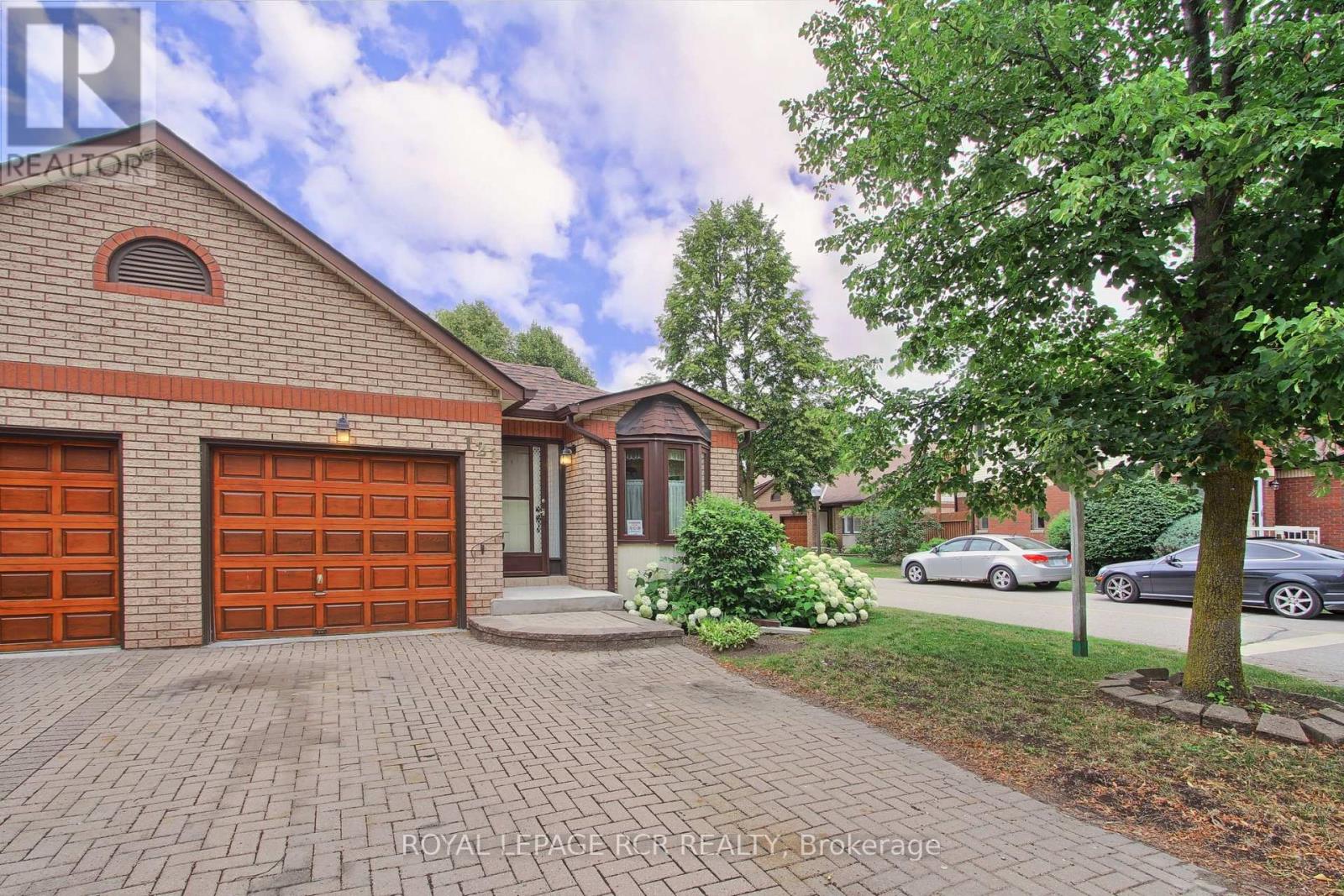 16 - 121 Green Briar Road Property Photo 3