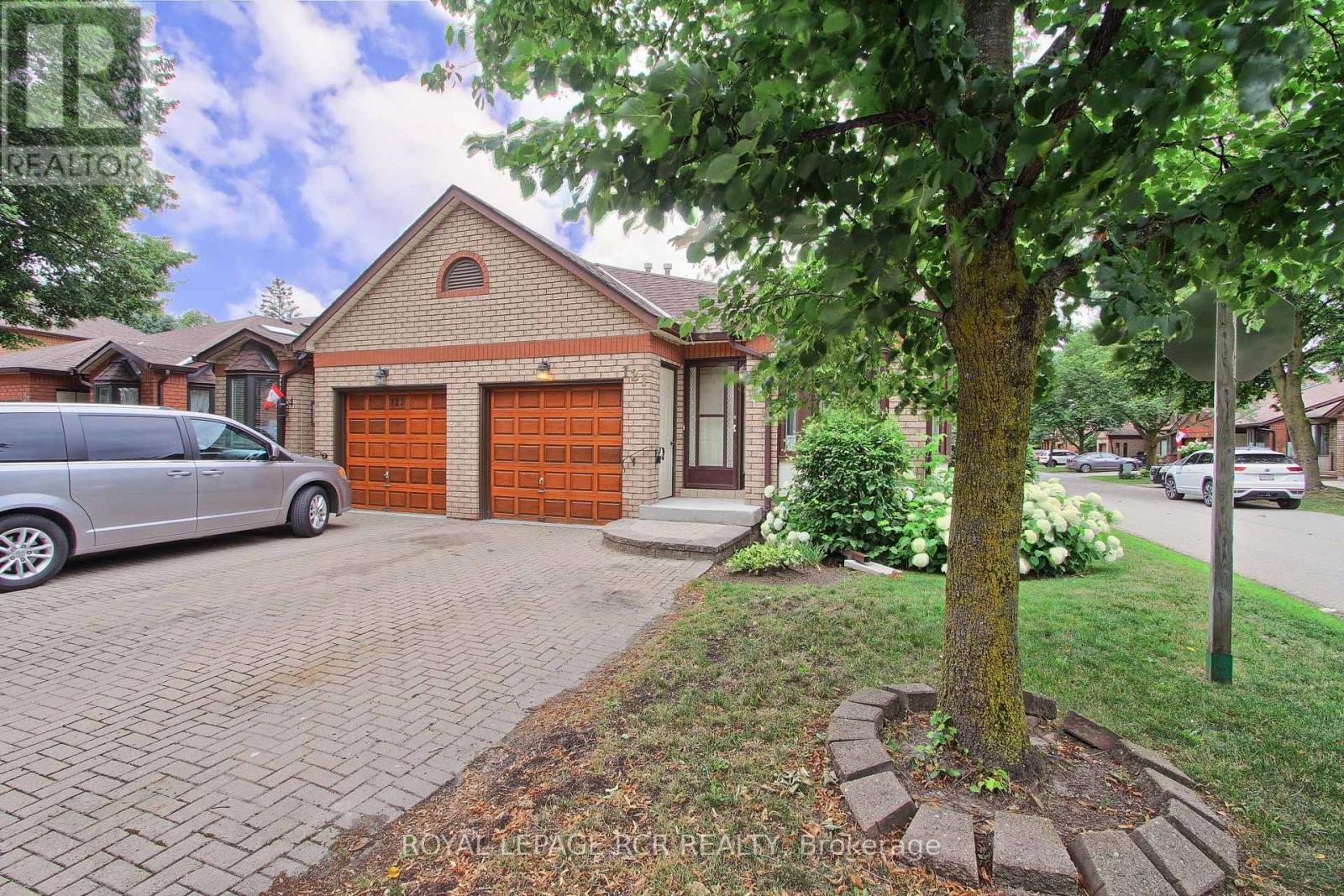 16 - 121 Green Briar Road Property Photo 4