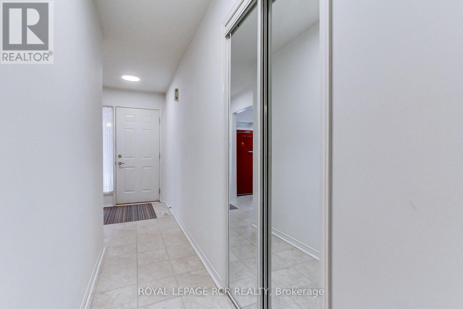 16 - 121 Green Briar Road Property Photo 7