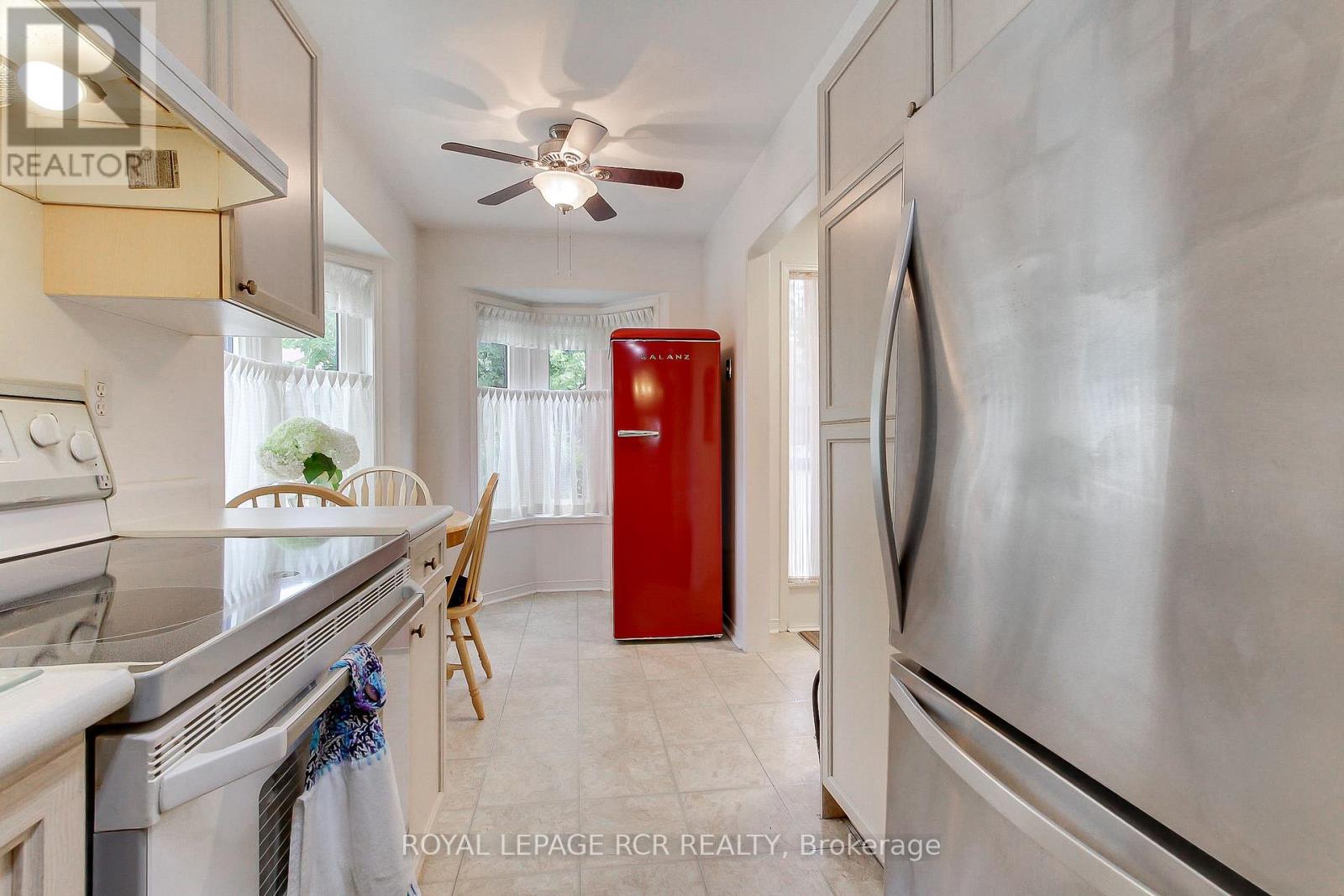 16 - 121 Green Briar Road Property Photo 11