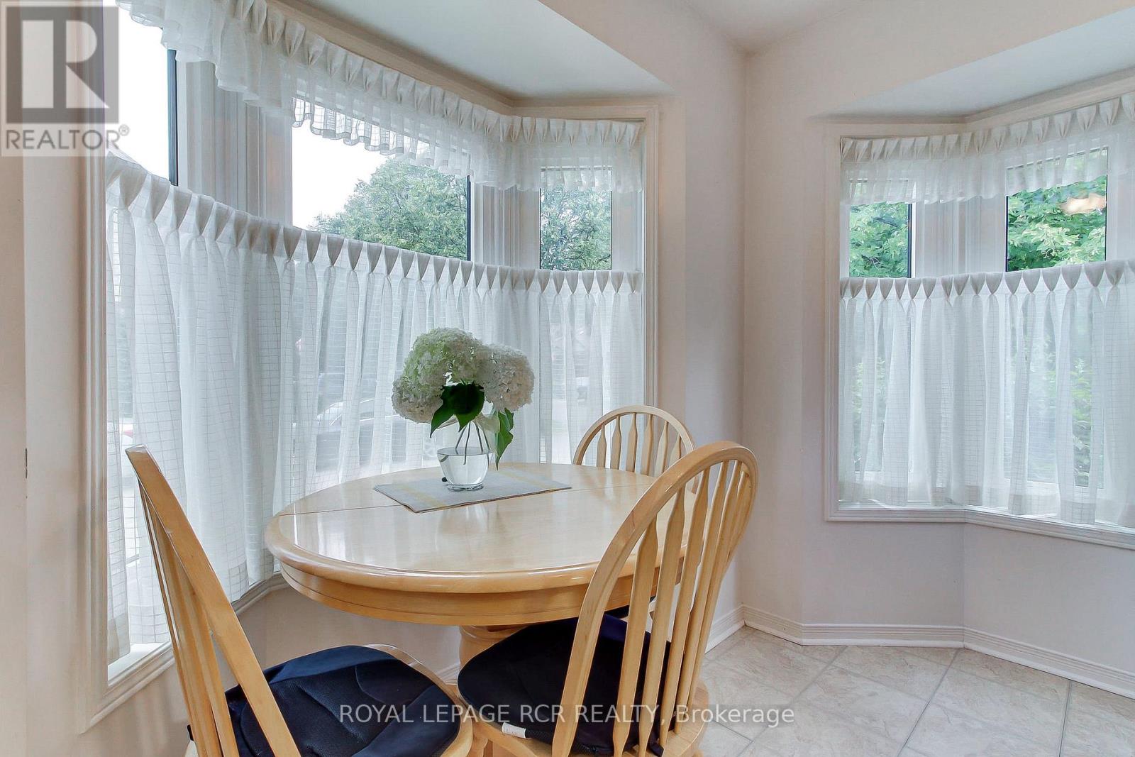 16 - 121 Green Briar Road Property Photo 12