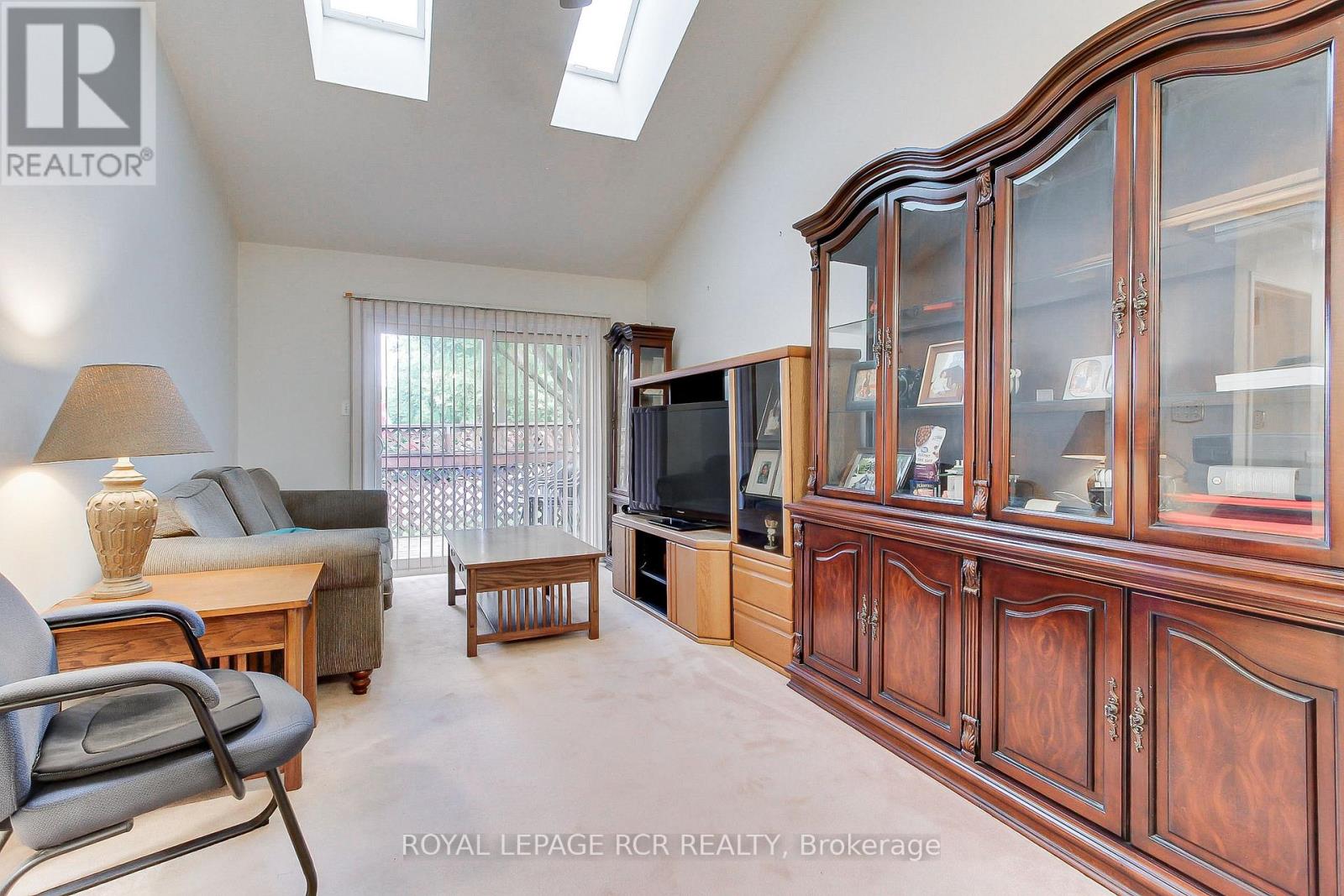 16 - 121 Green Briar Road Property Photo 17