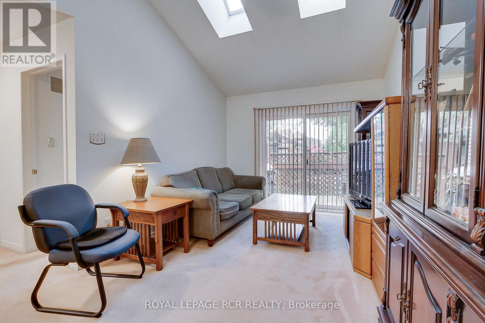 16 - 121 Green Briar Road Property Photo 18