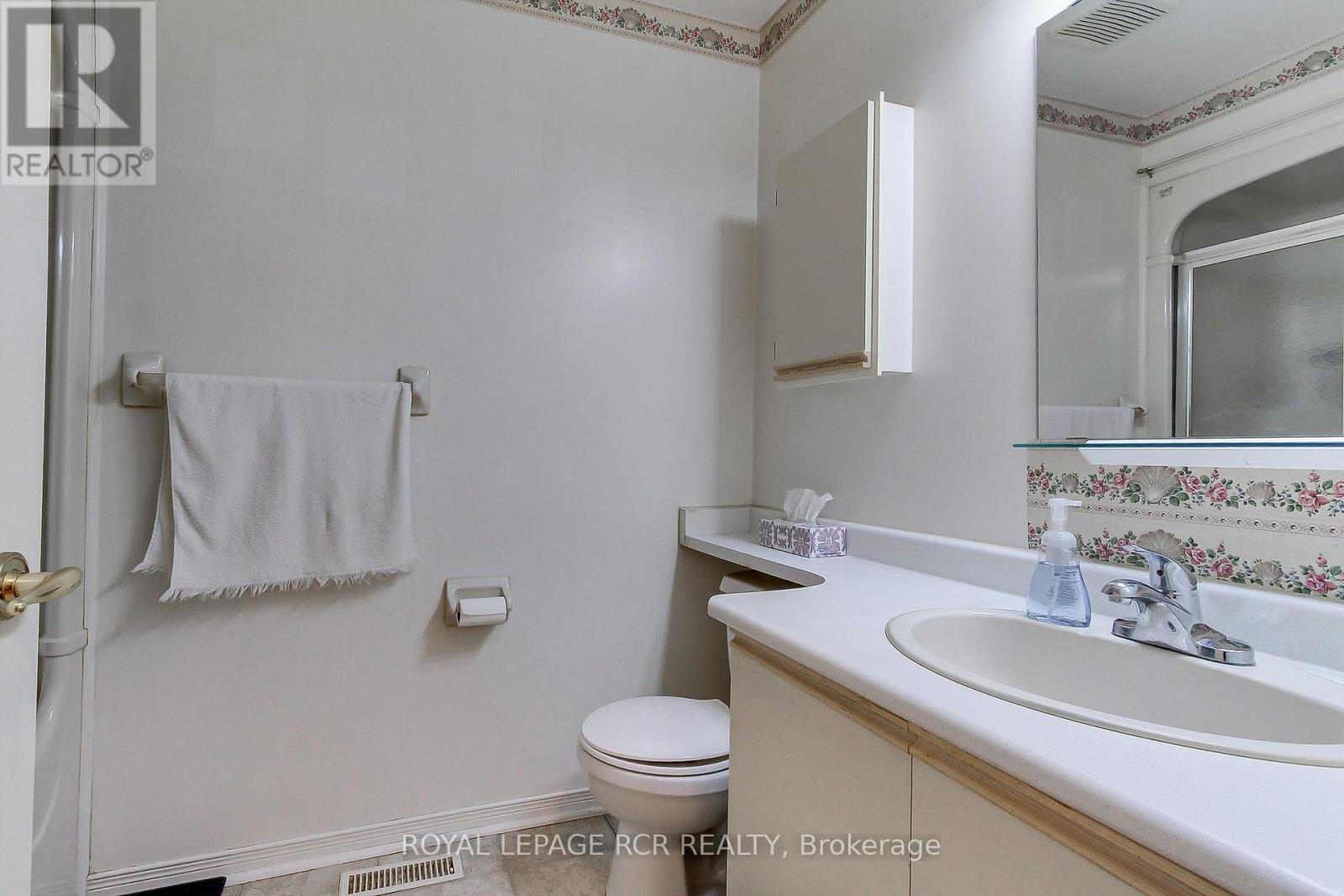 16 - 121 Green Briar Road Property Photo 22