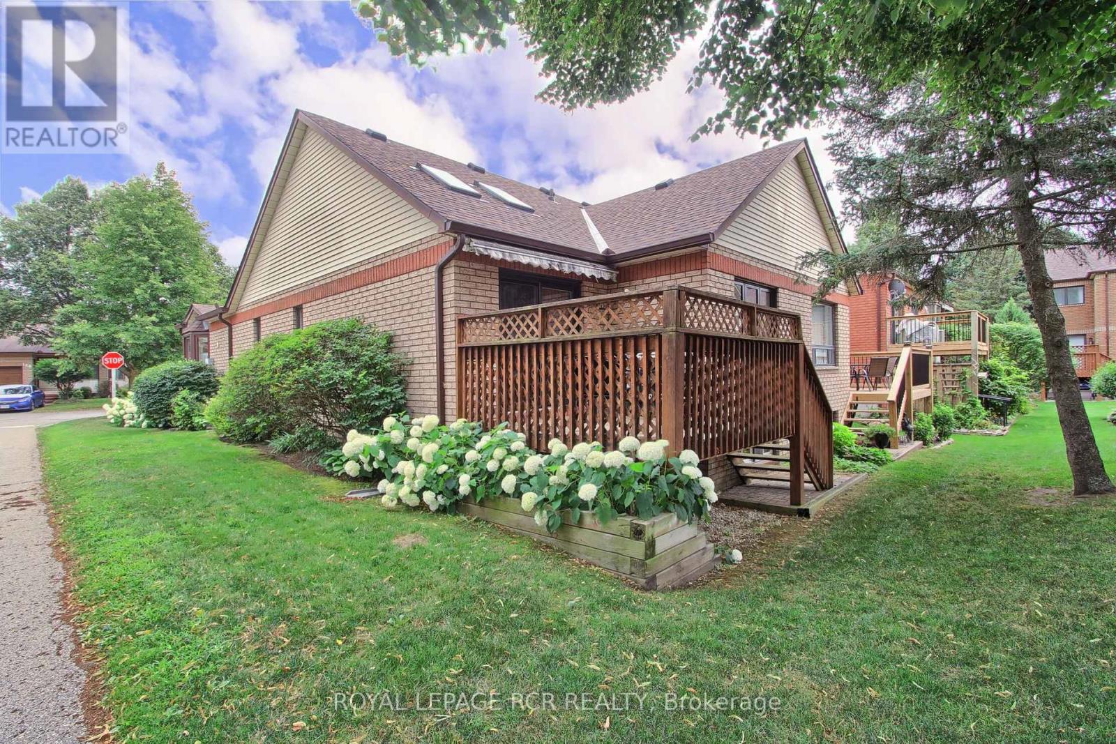 16 - 121 Green Briar Road Property Photo 30