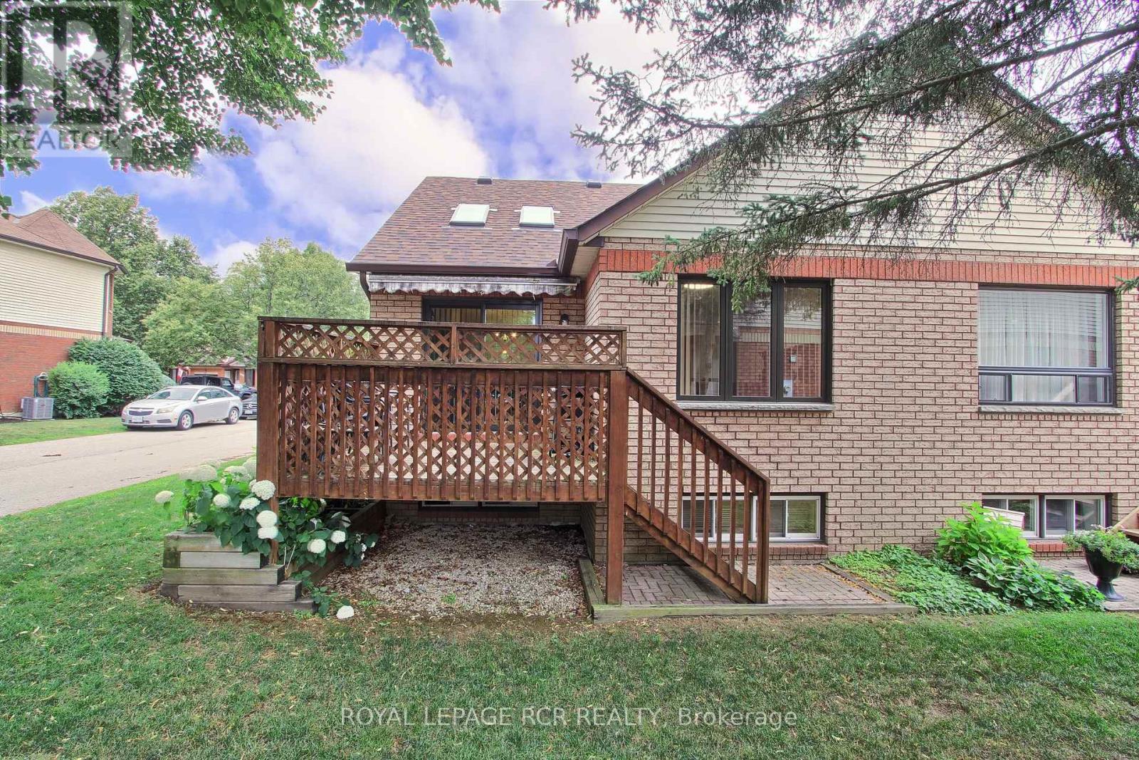 16 - 121 Green Briar Road Property Photo 32