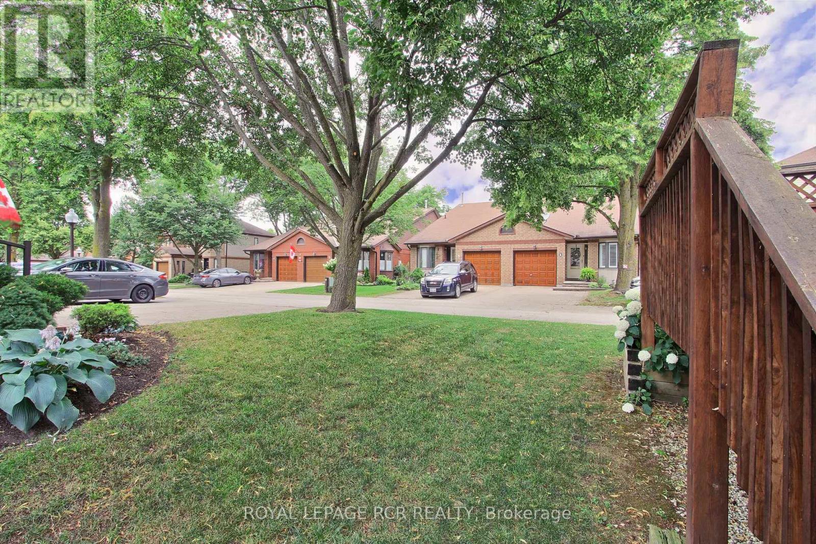 16 - 121 Green Briar Road Property Photo 33