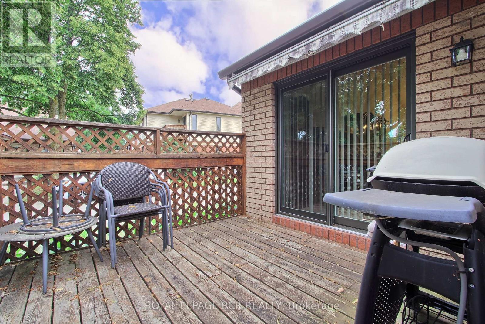 16 - 121 Green Briar Road Property Photo 34