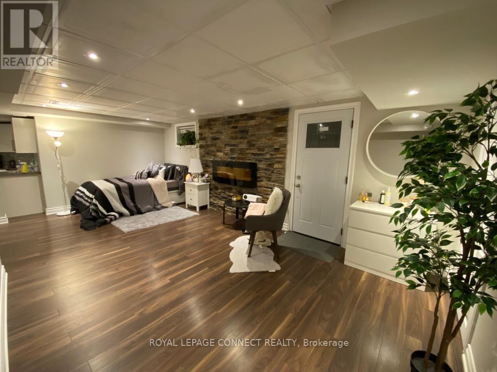 LOWER - 43 TOMLIN CRESCENT