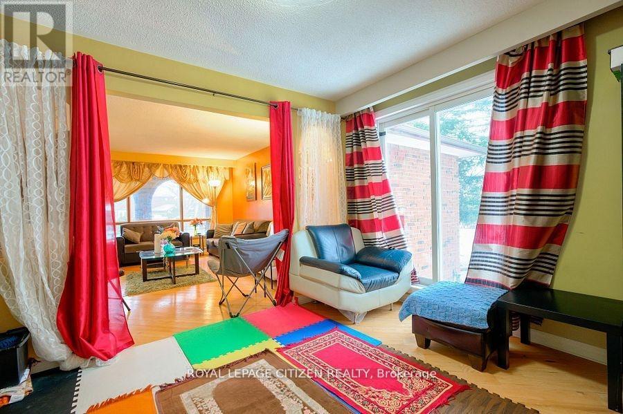14835 Jane Street Property Photo 7