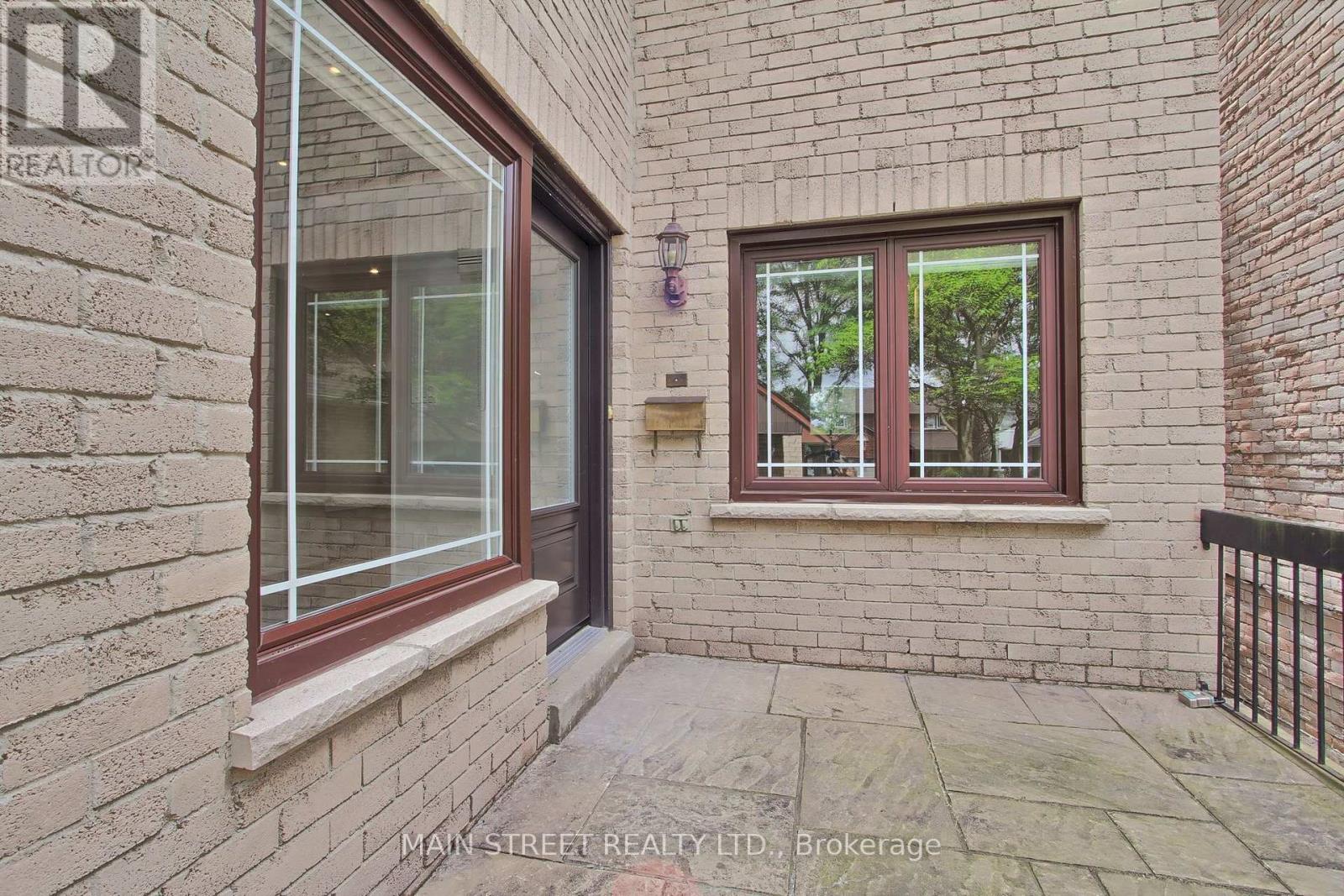 27 Murdock Avenue Property Photo 4