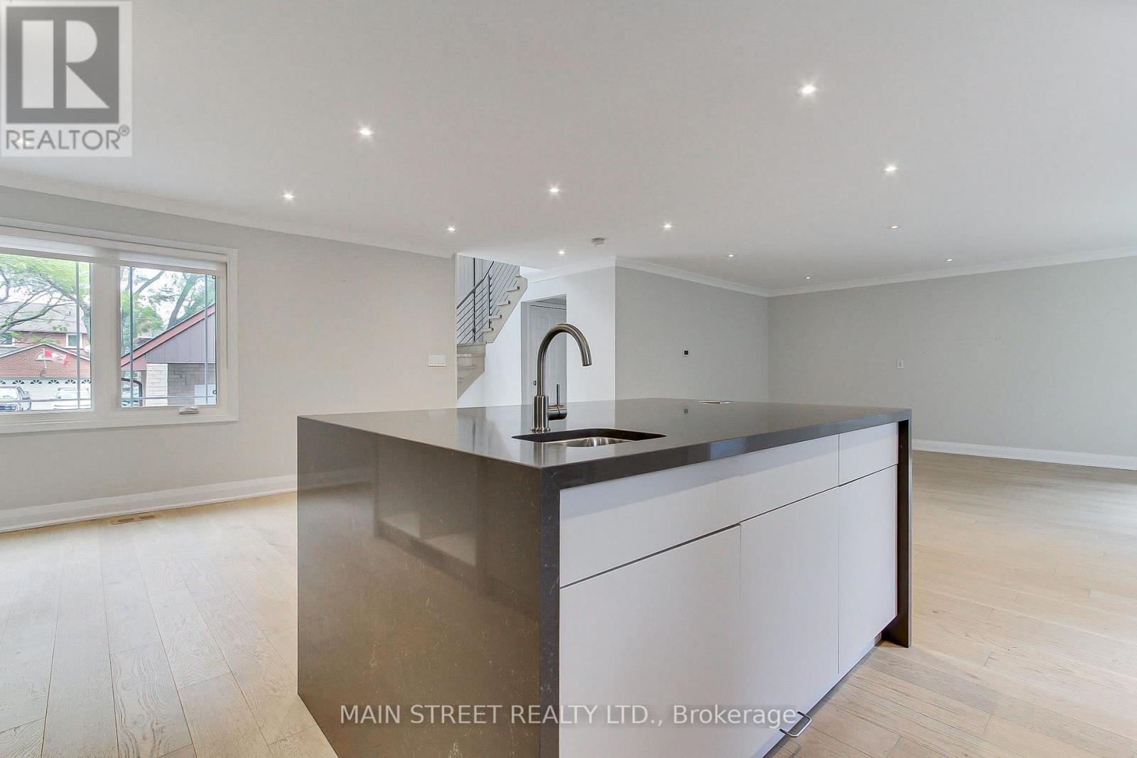27 Murdock Avenue Property Photo 10