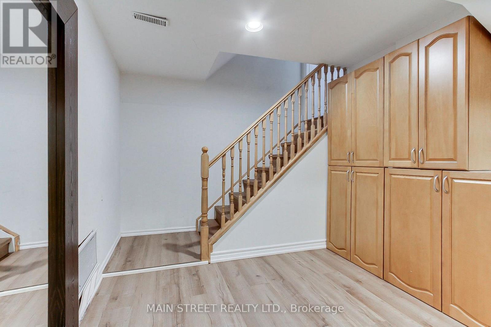 27 Murdock Avenue Property Photo 33