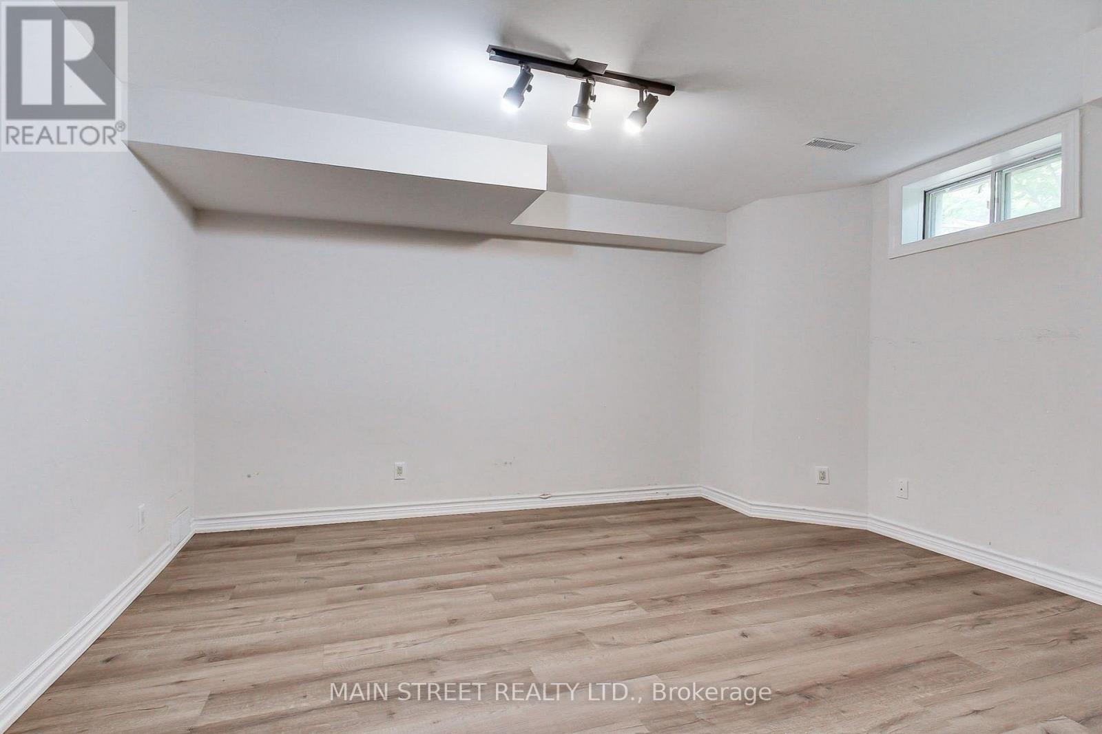 27 Murdock Avenue Property Photo 36