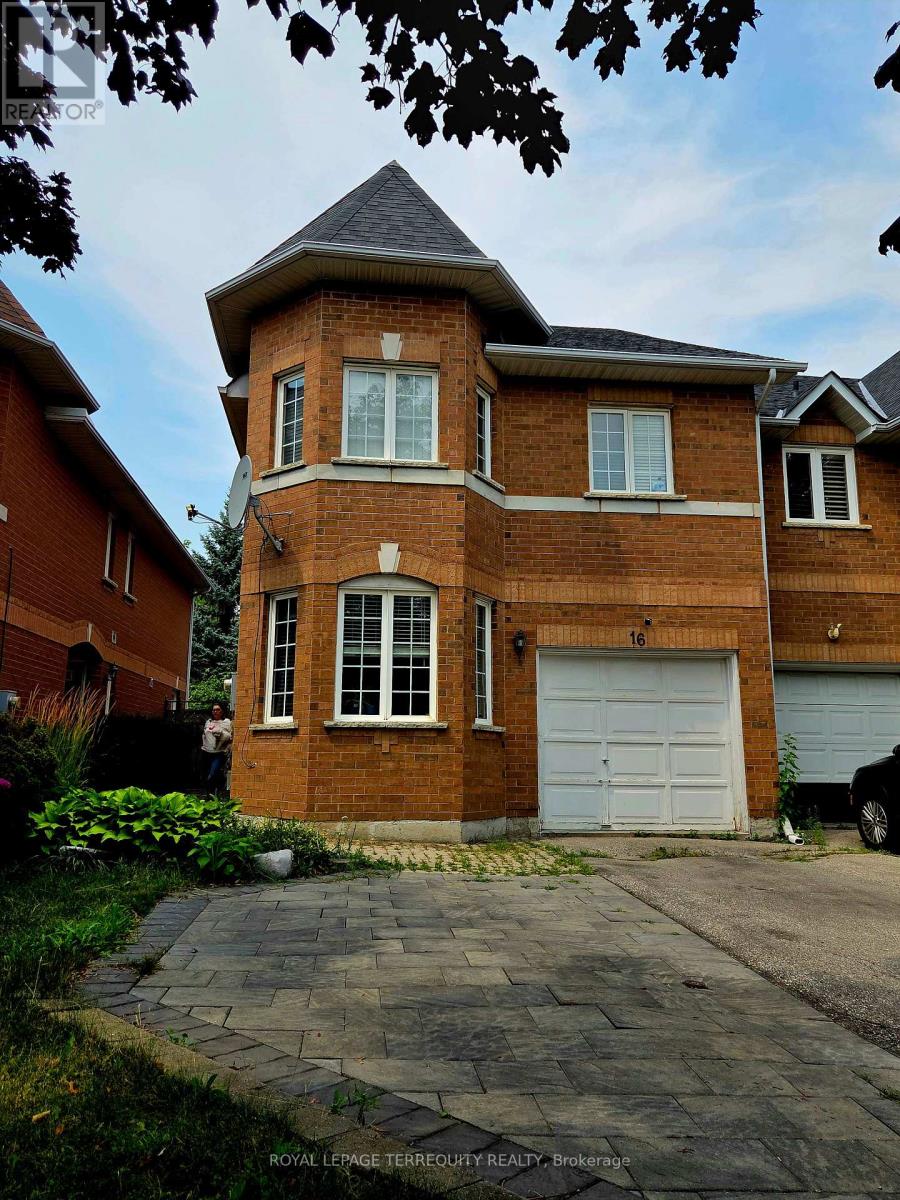 16 ROYAL CHAPIN CRESCENT