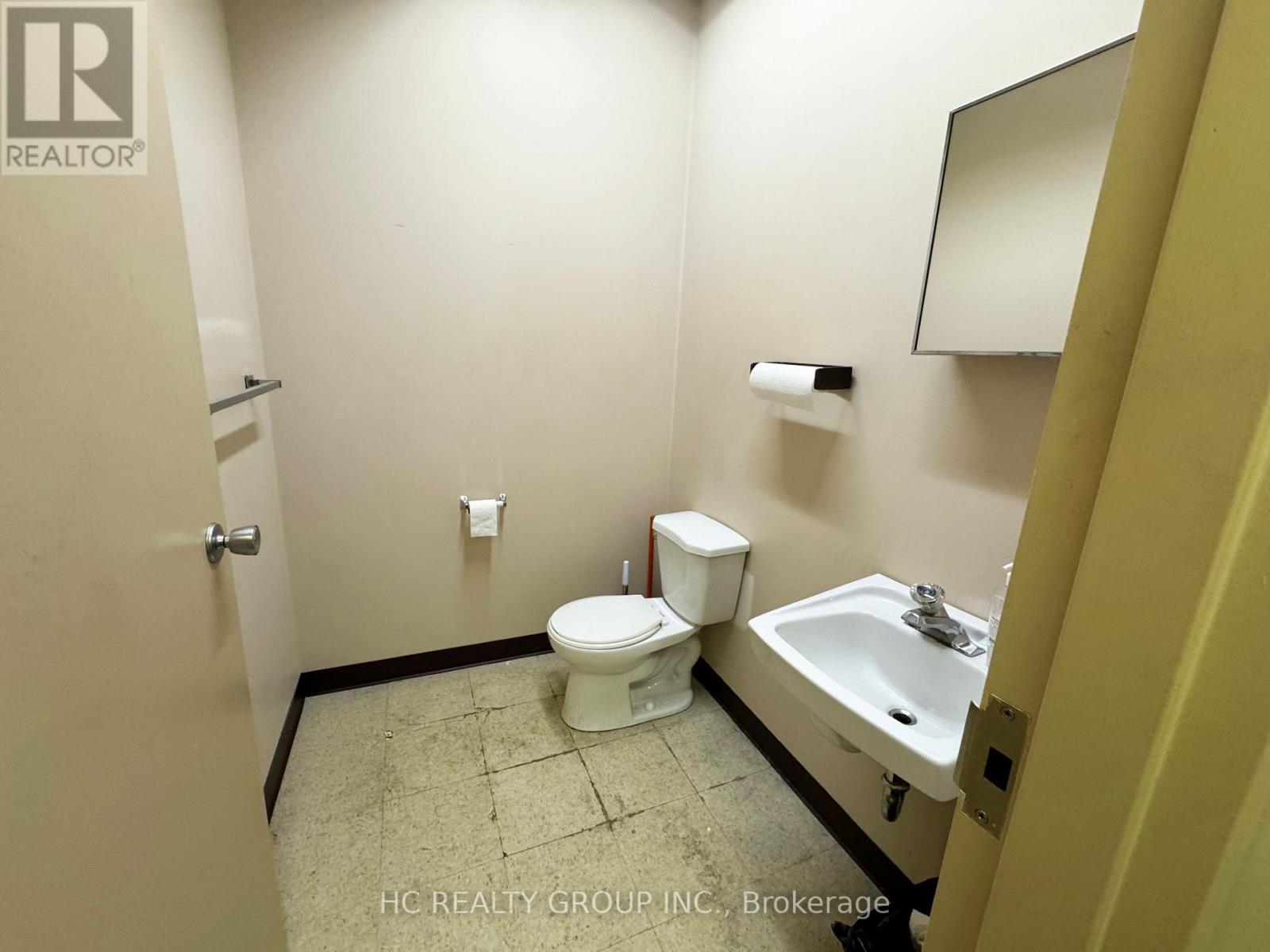 16 - 3300 Steeles Avenue W Property Photo 7