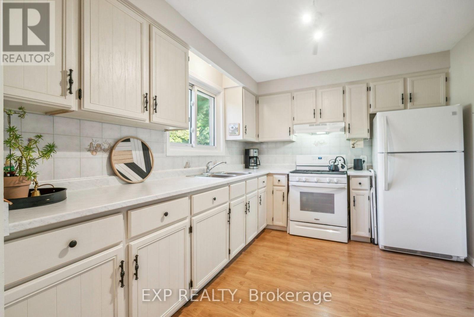 8245 Main Street Property Photo 10