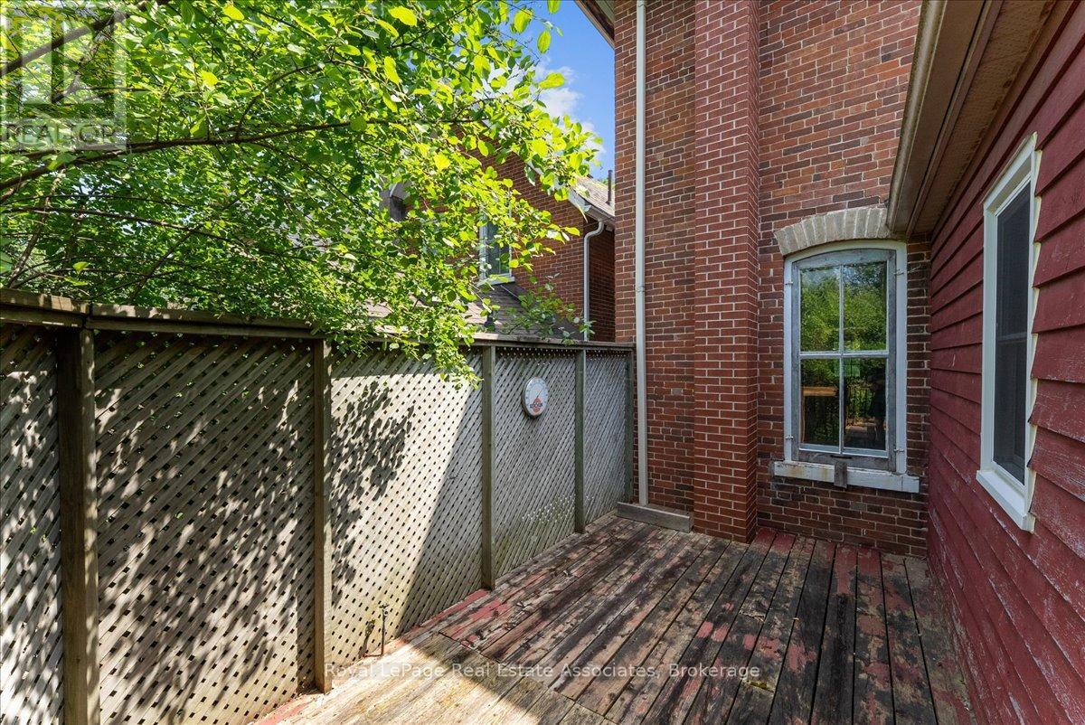 21 Peace Street Property Photo 33
