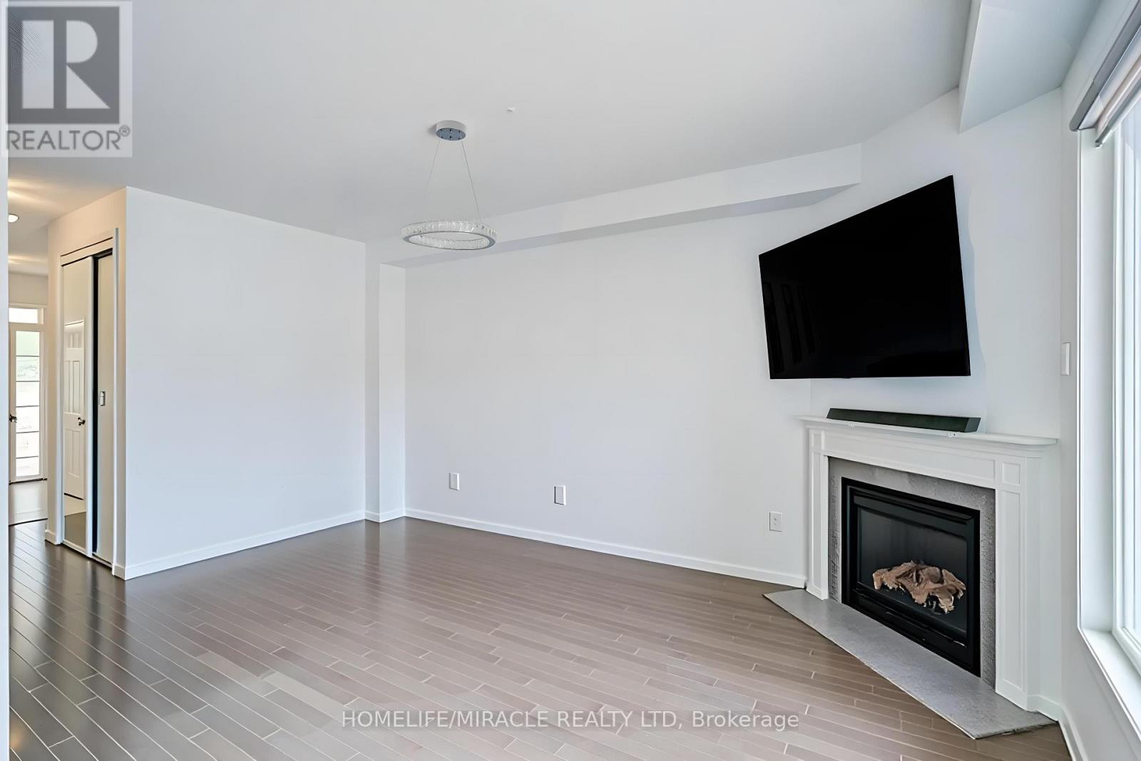 118 Cauthers Crescent Property Photo 6