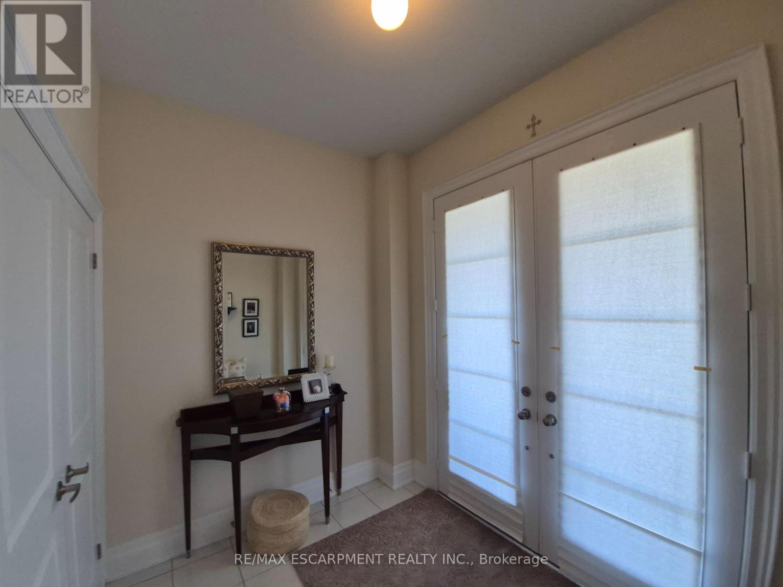 610 Sweetwater Crescent Property Photo 3