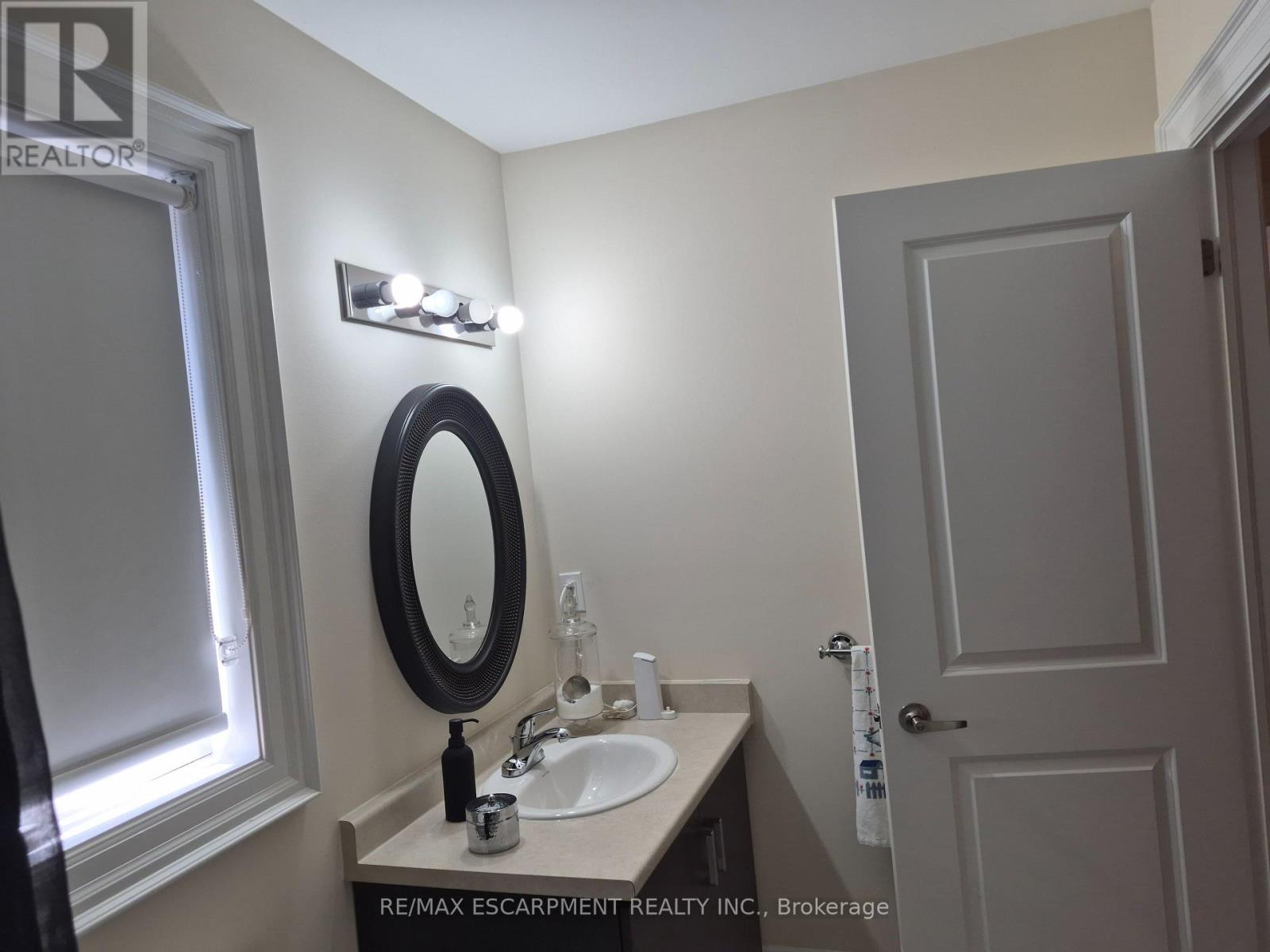 610 Sweetwater Crescent Property Photo 23