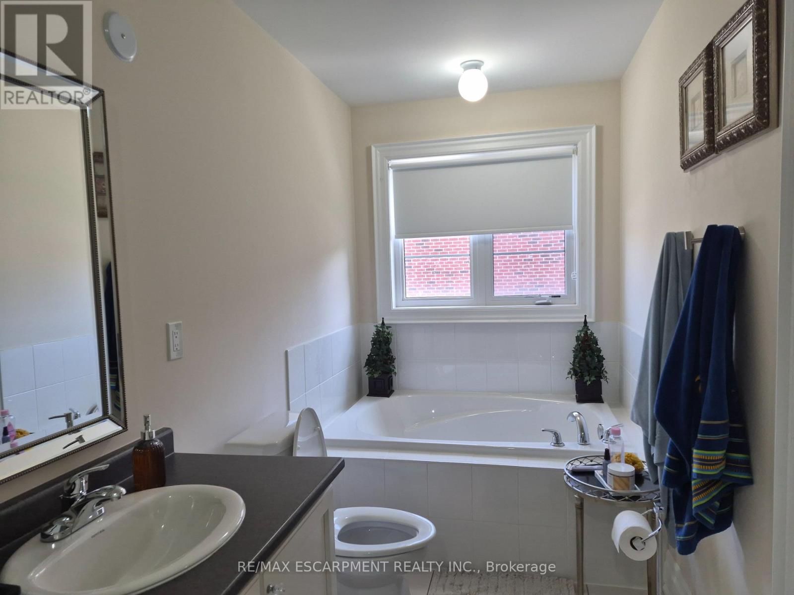 610 Sweetwater Crescent Property Photo 26