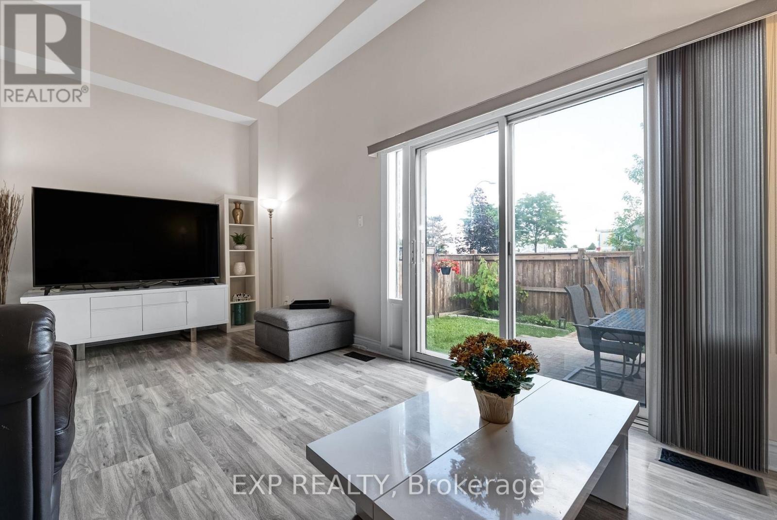 6 Poplar Crescent Property Photo 9