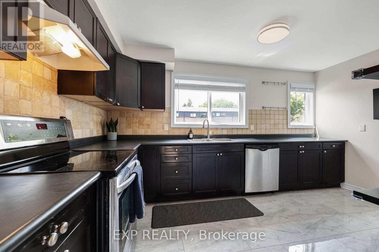 6 Poplar Crescent Property Photo 16