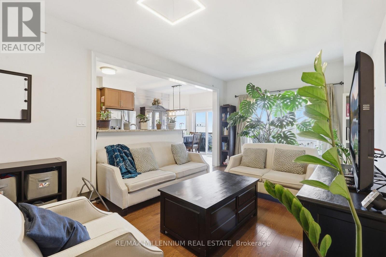 296 Miller Park Avenue Property Photo 6