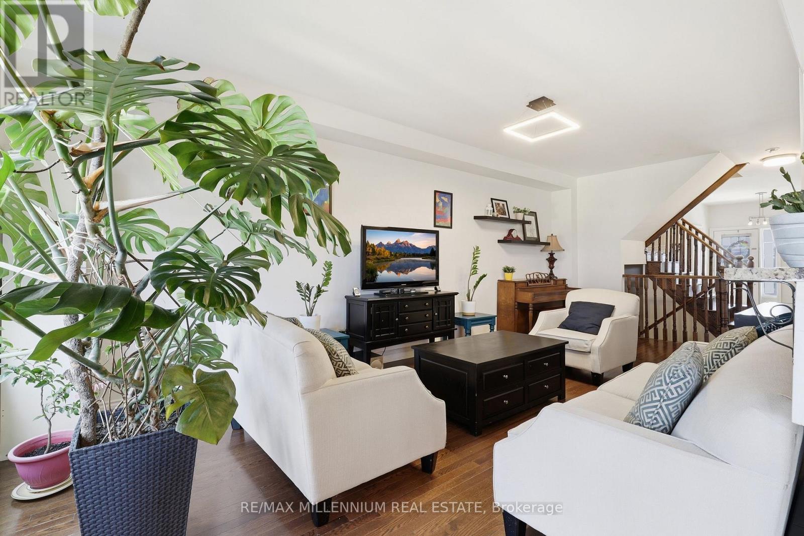 296 Miller Park Avenue Property Photo 8