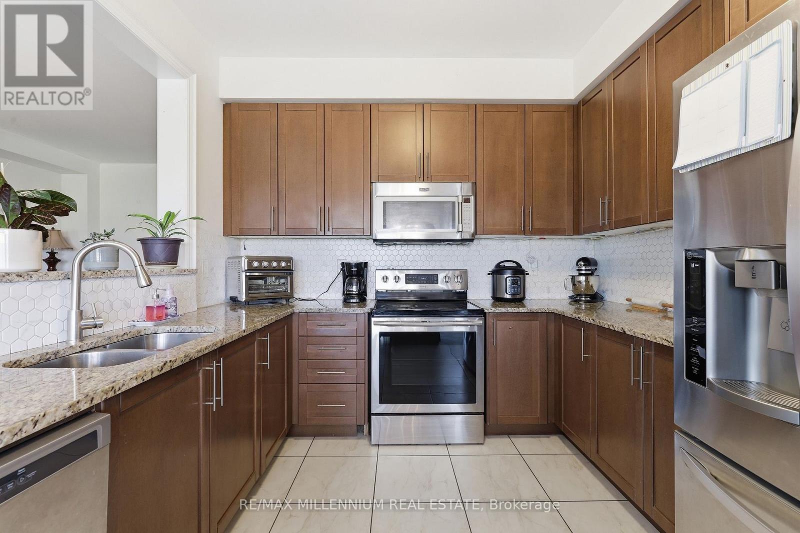 296 Miller Park Avenue Property Photo 9