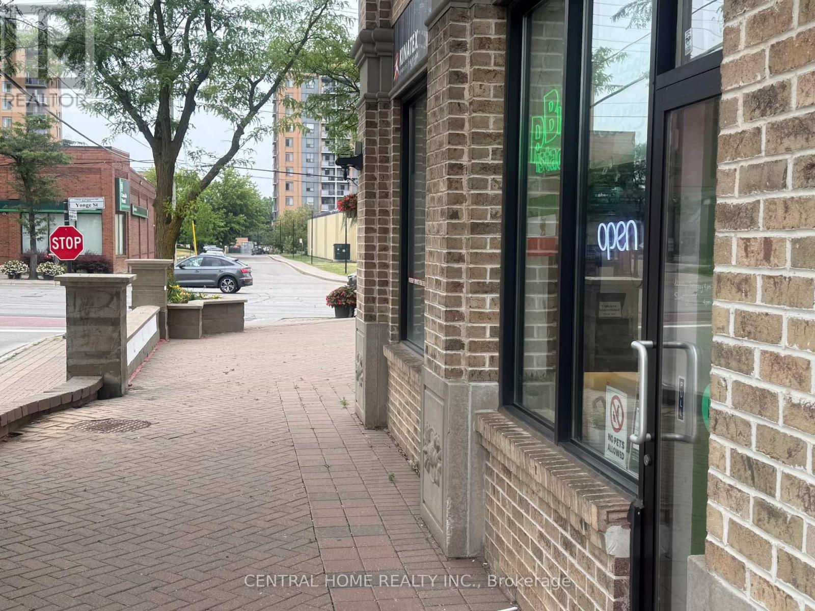 104 - 10376 Yonge St Property Photo 2