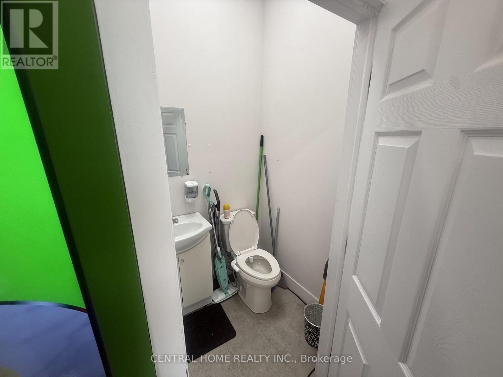 104 - 10376 Yonge St Property Photo 15