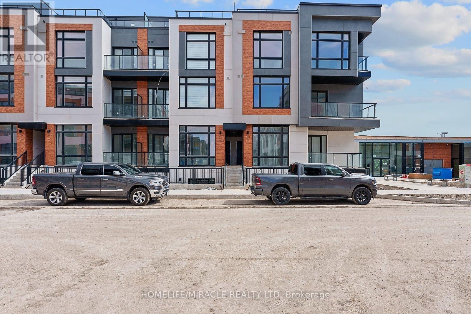Th704 - 5 Steckley House Lane Property Photo 3