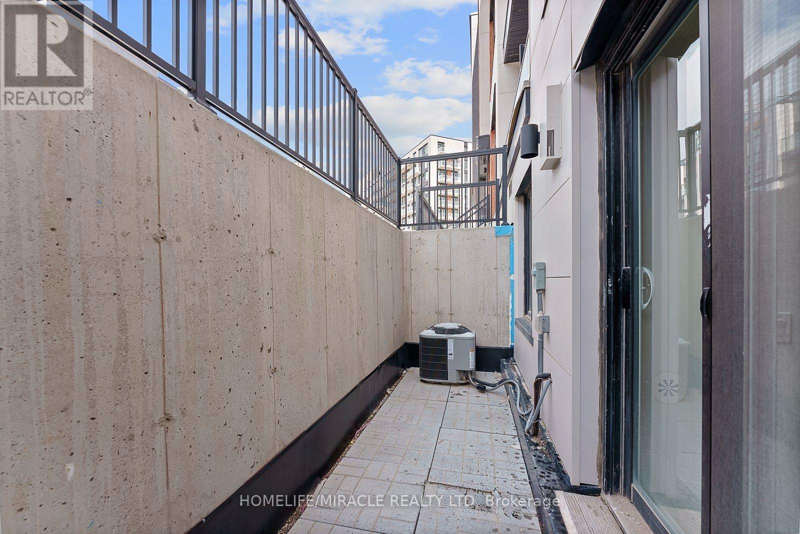 Th704 - 5 Steckley House Lane Property Photo 6