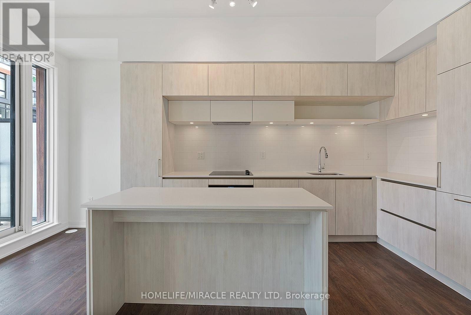 Th704 - 5 Steckley House Lane Property Photo 9