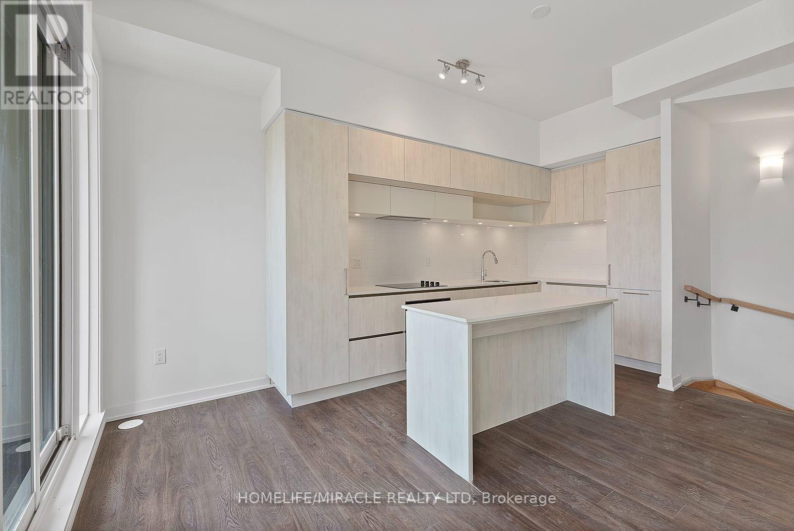 Th704 - 5 Steckley House Lane Property Photo 11