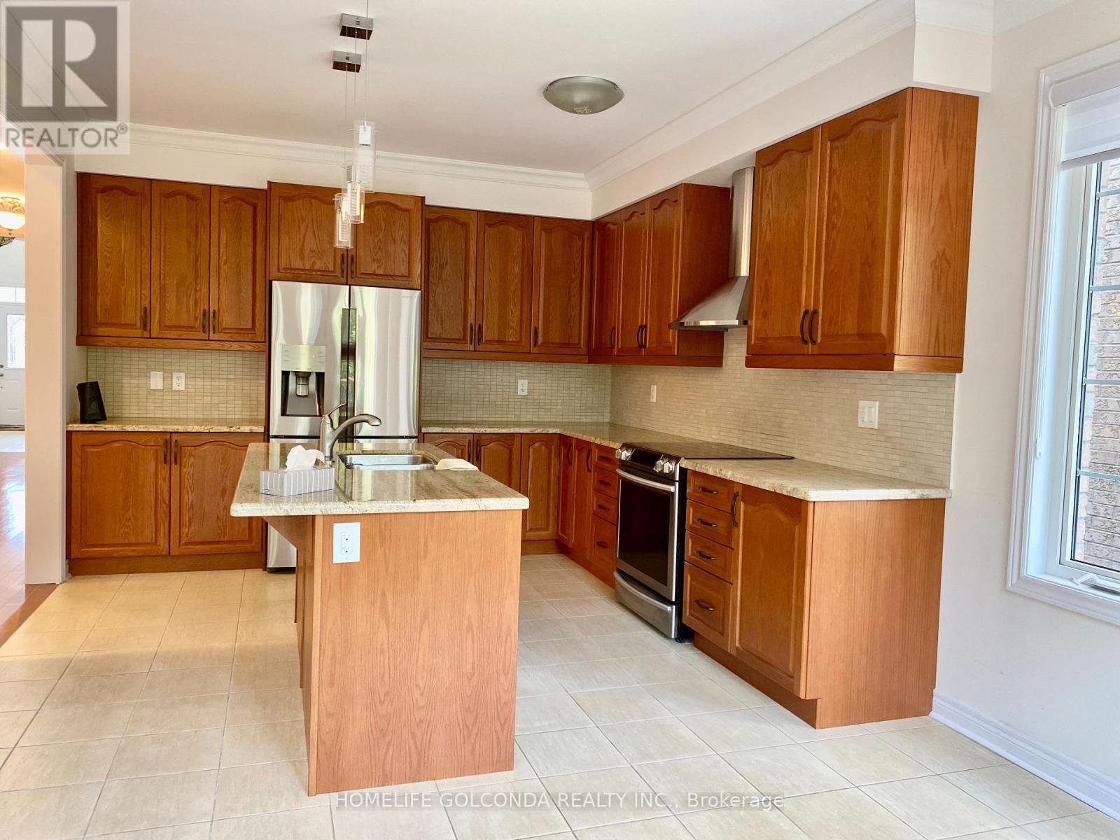 160 Chouinard Way Property Photo 7