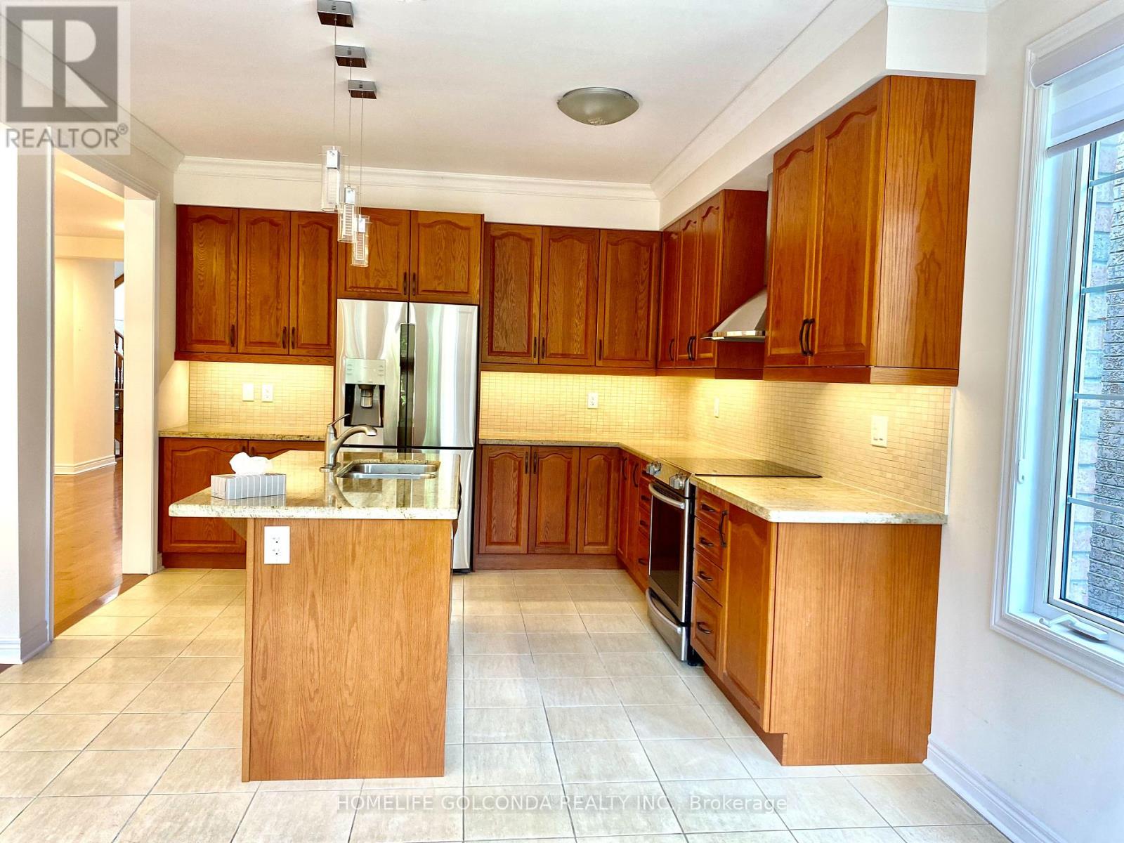 160 Chouinard Way Property Photo 8
