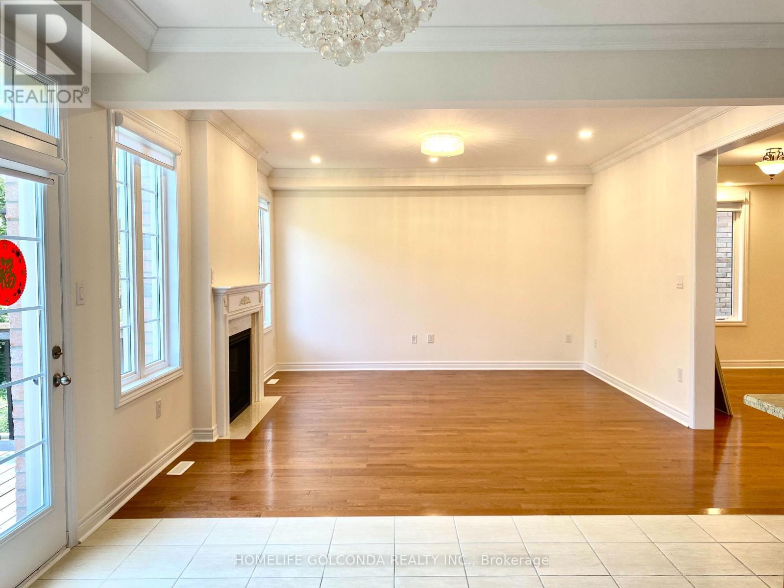 160 Chouinard Way Property Photo 10