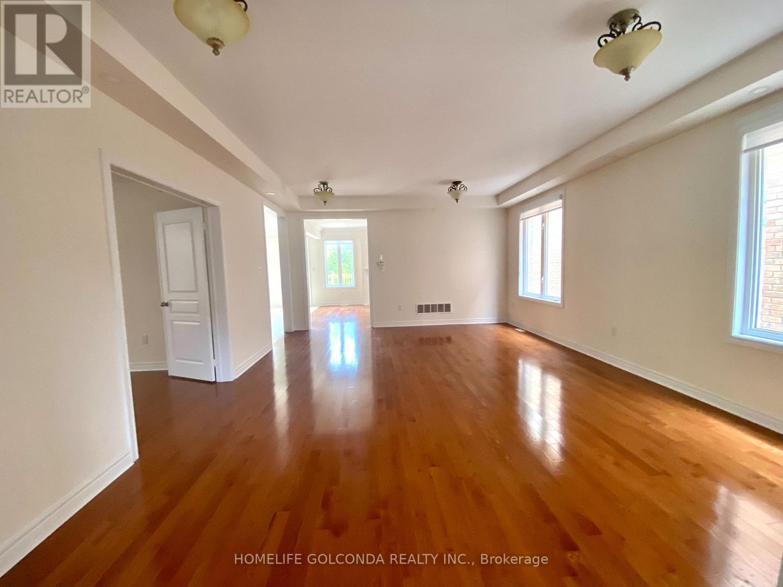 160 Chouinard Way Property Photo 24