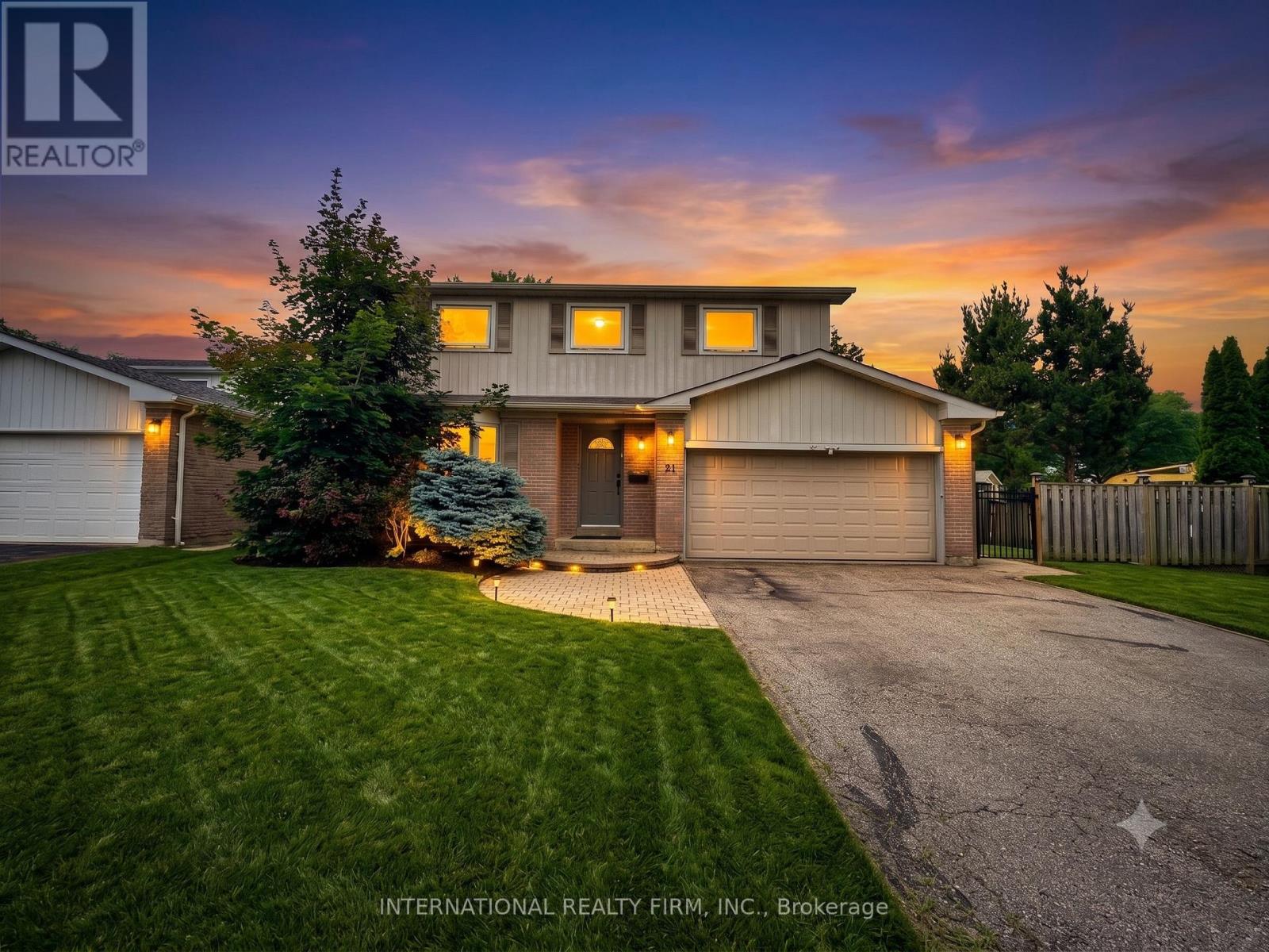21 MAYVERN CRESCENT