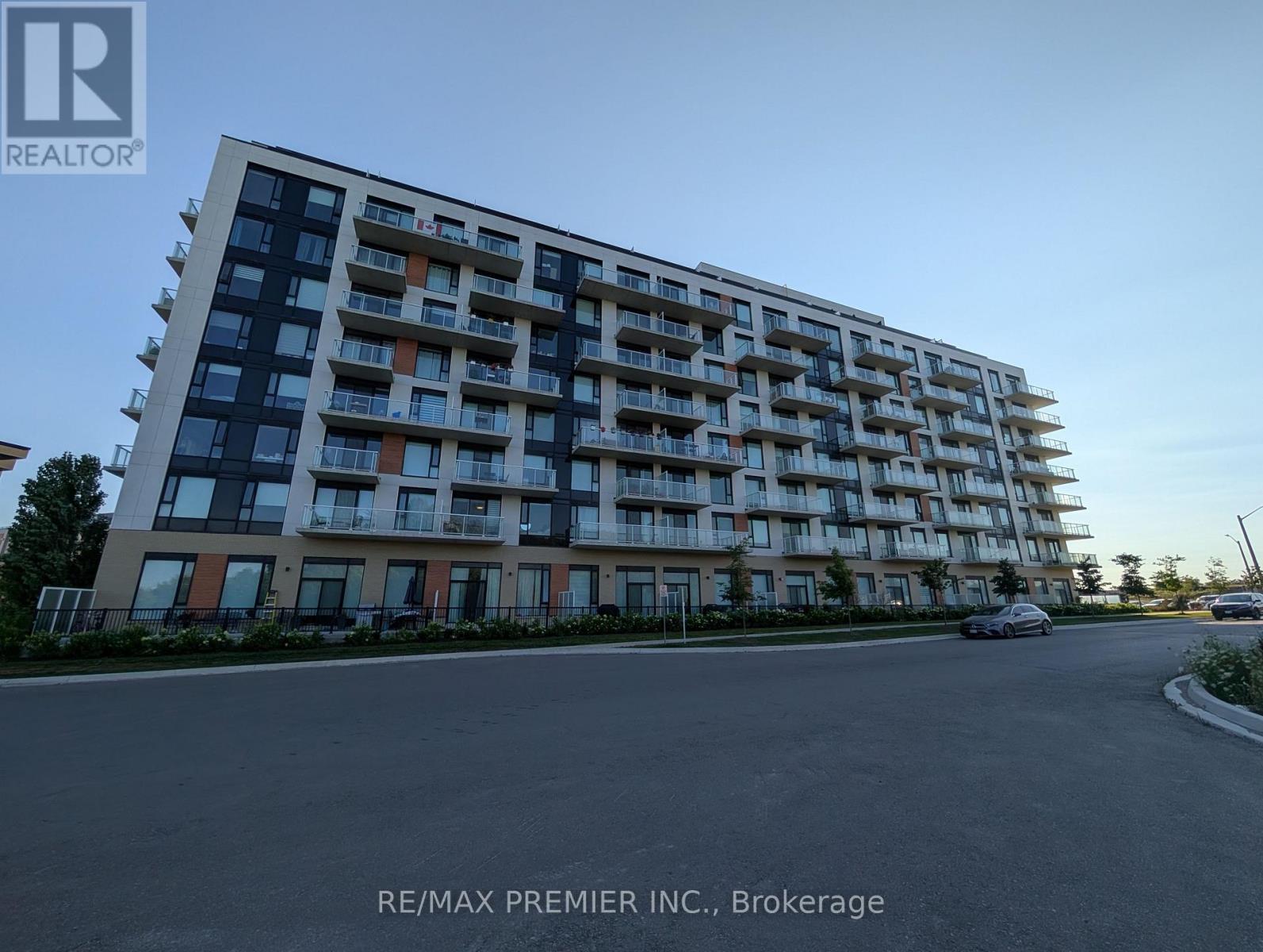 811 - 6 DAVID EYER ROAD Property Photo 1