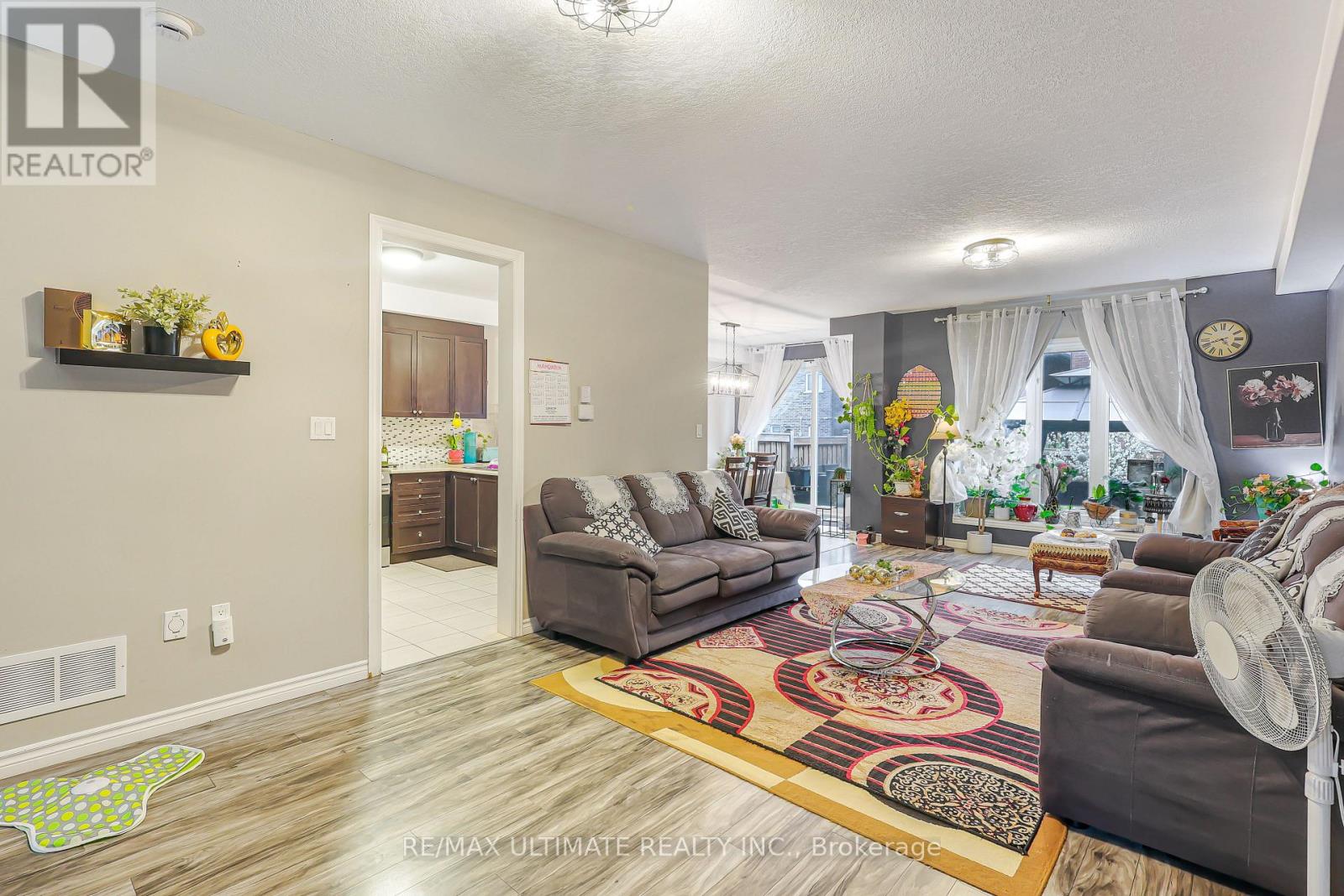 42 Walker Boulevard Property Photo 7
